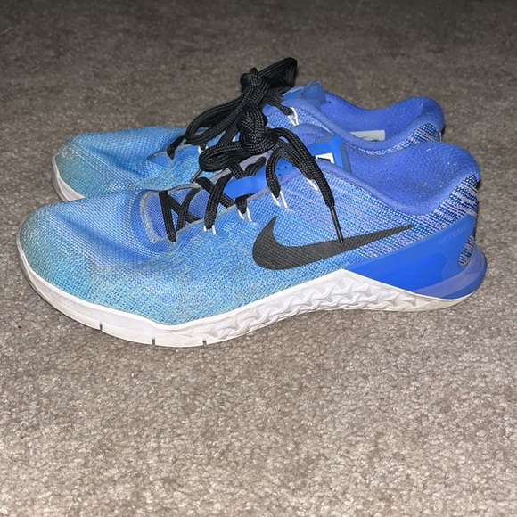 Worn Nike women’s metcon sneakers - Picture 2 of 6